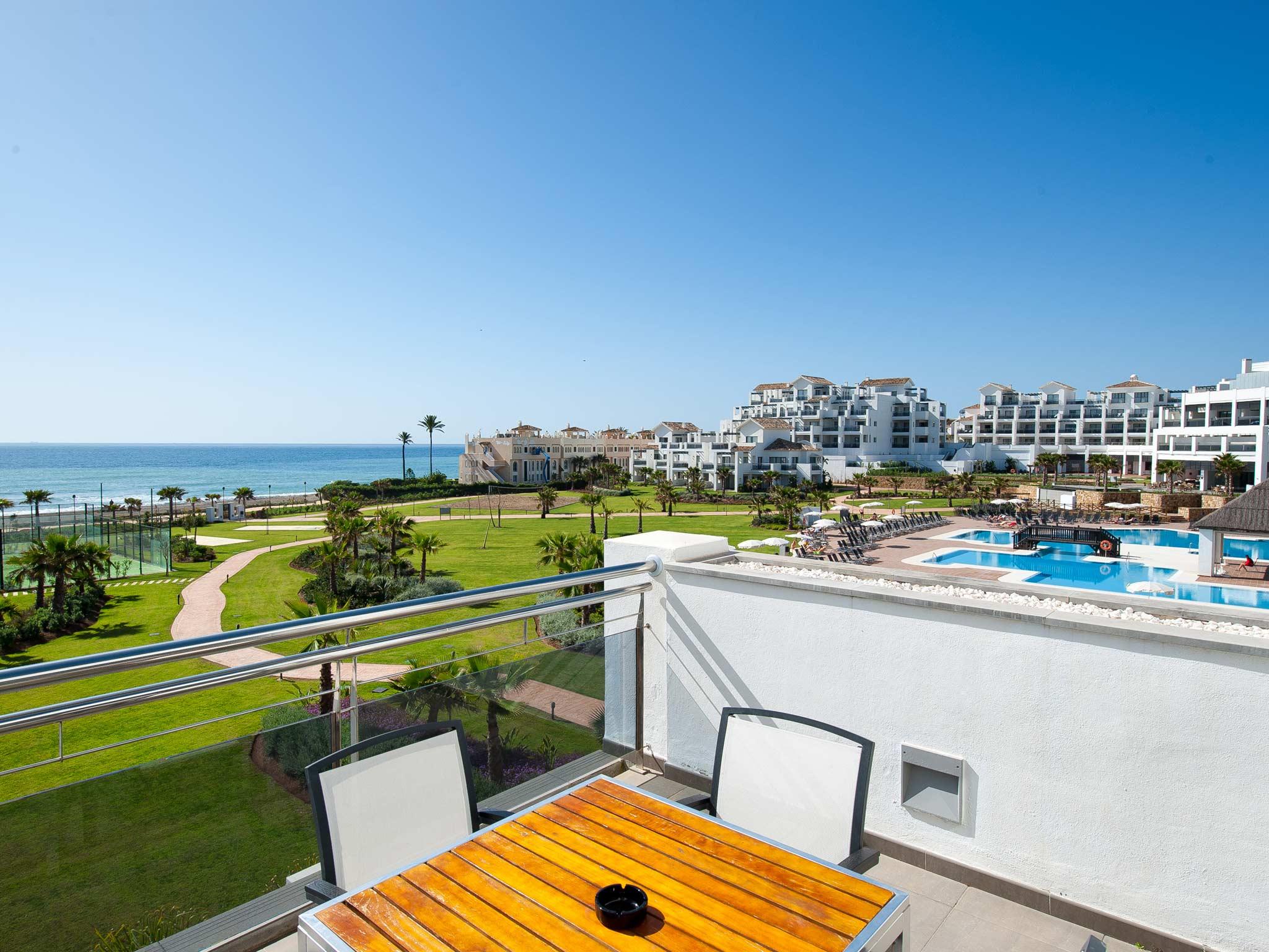 & 4* Estepona