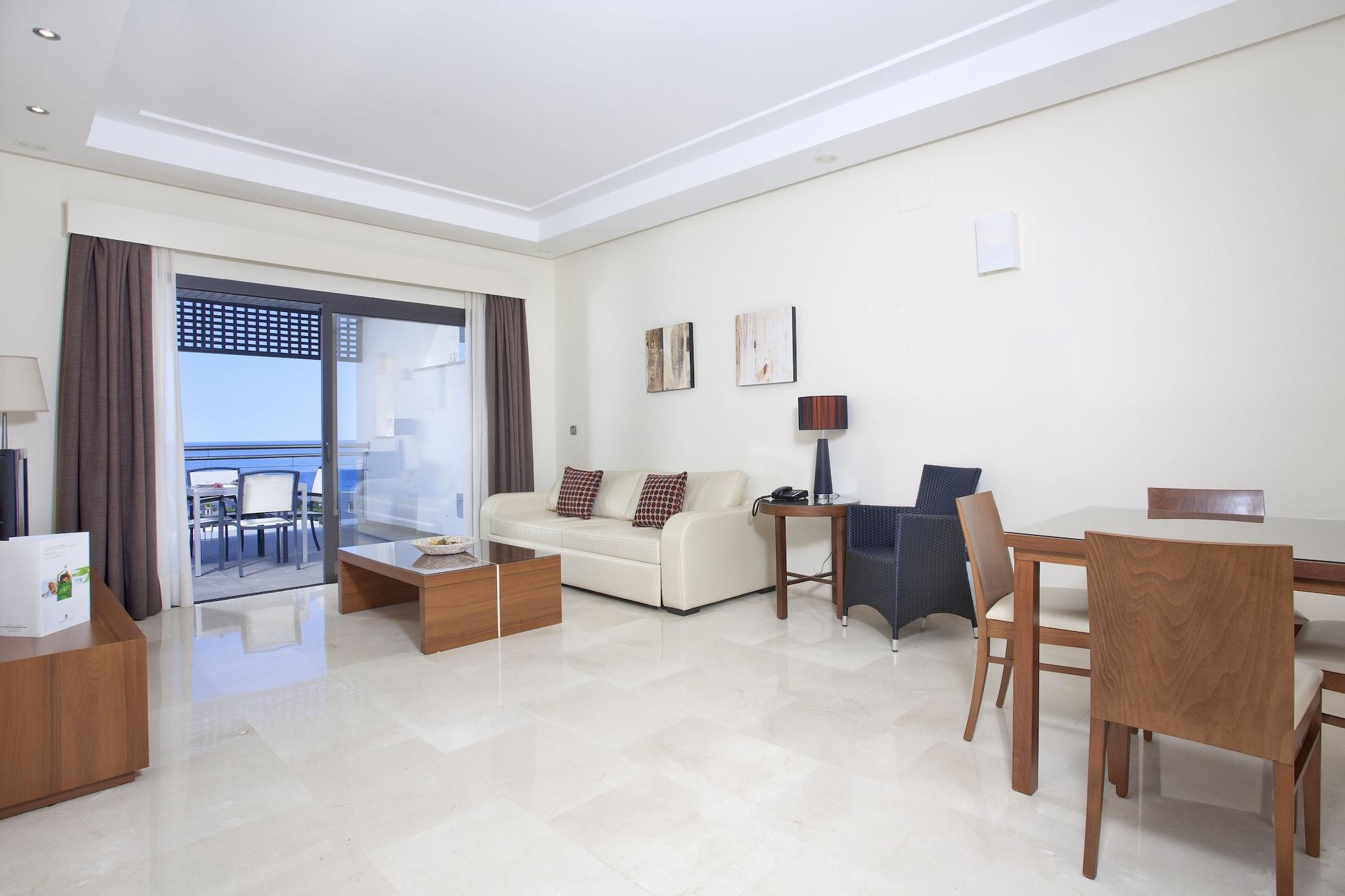 & 4* Estepona