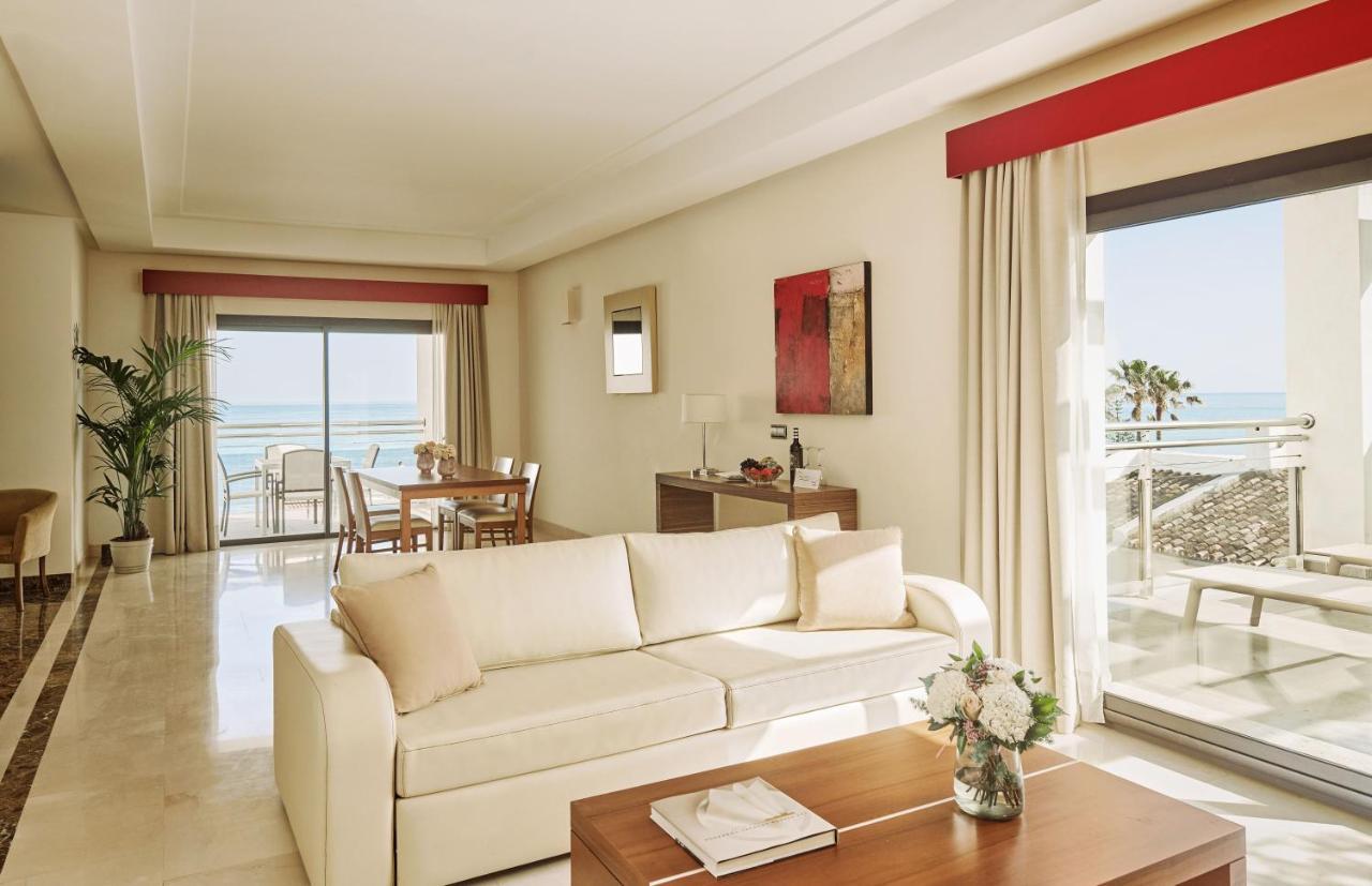 Hotel & 4*