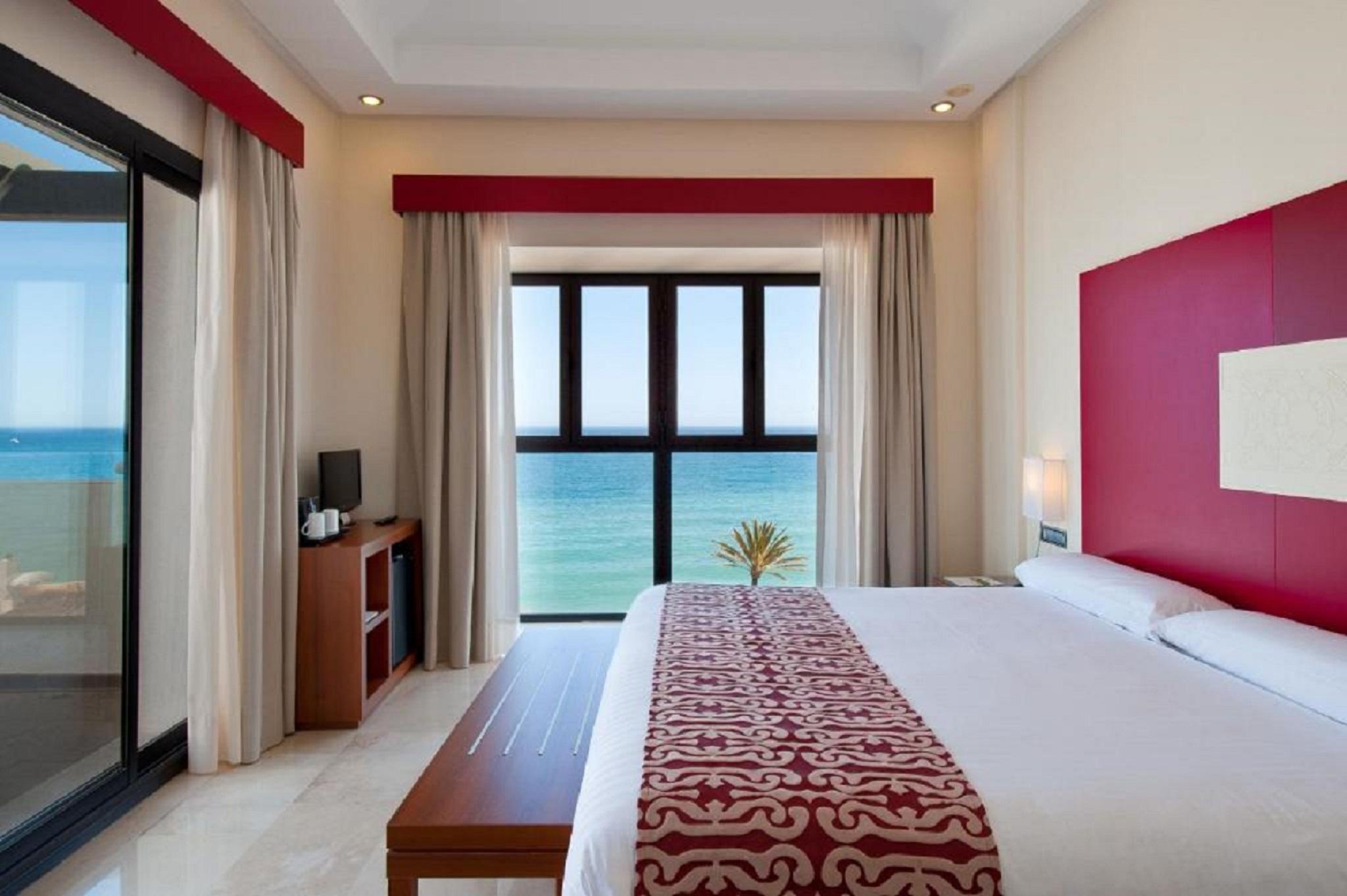 Hotel & 4*