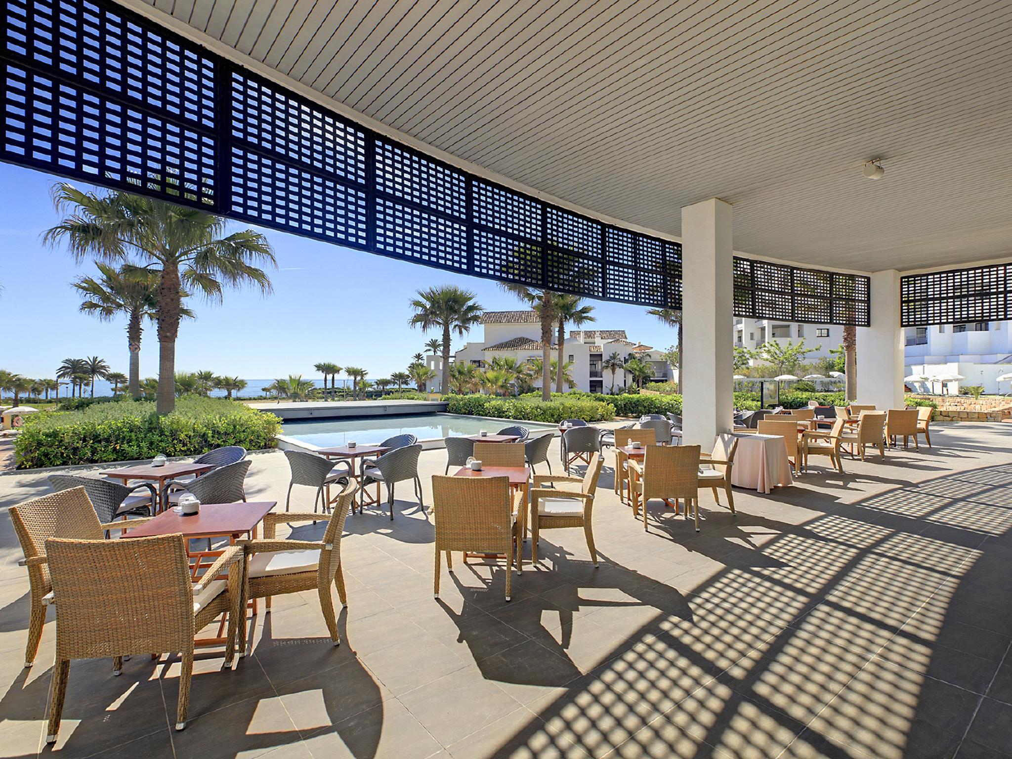 Hotel & 4*