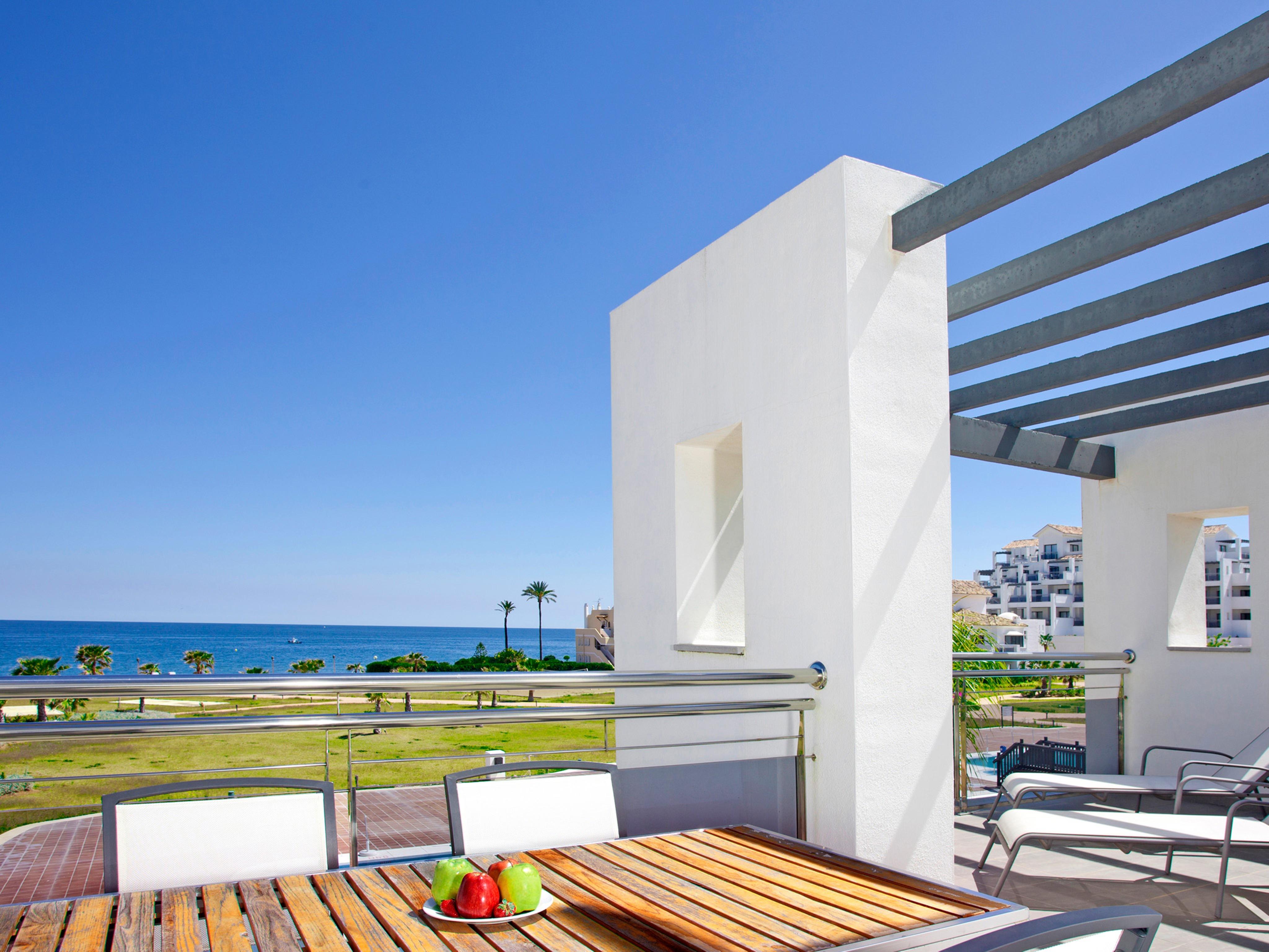 & Estepona