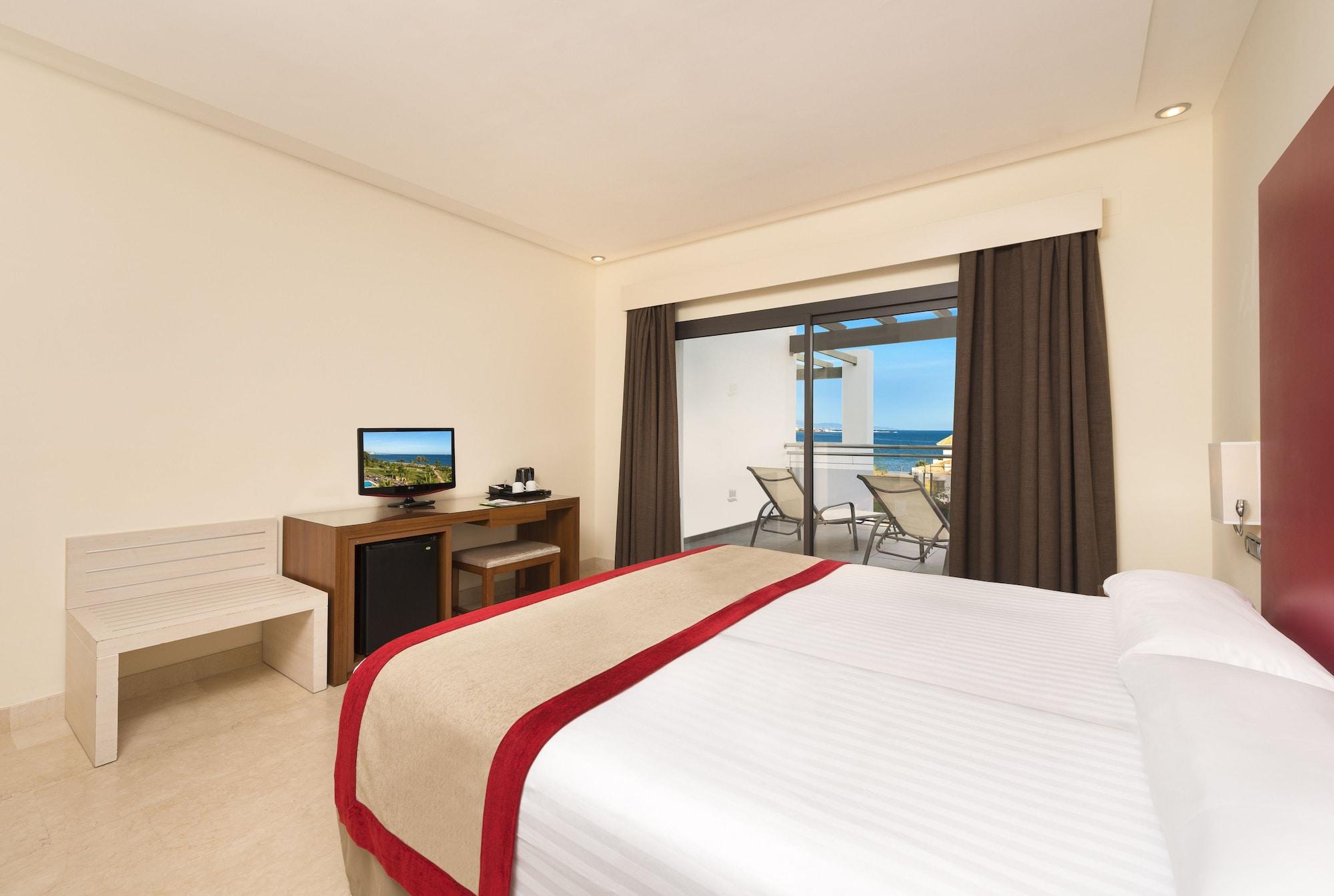 Hotel &