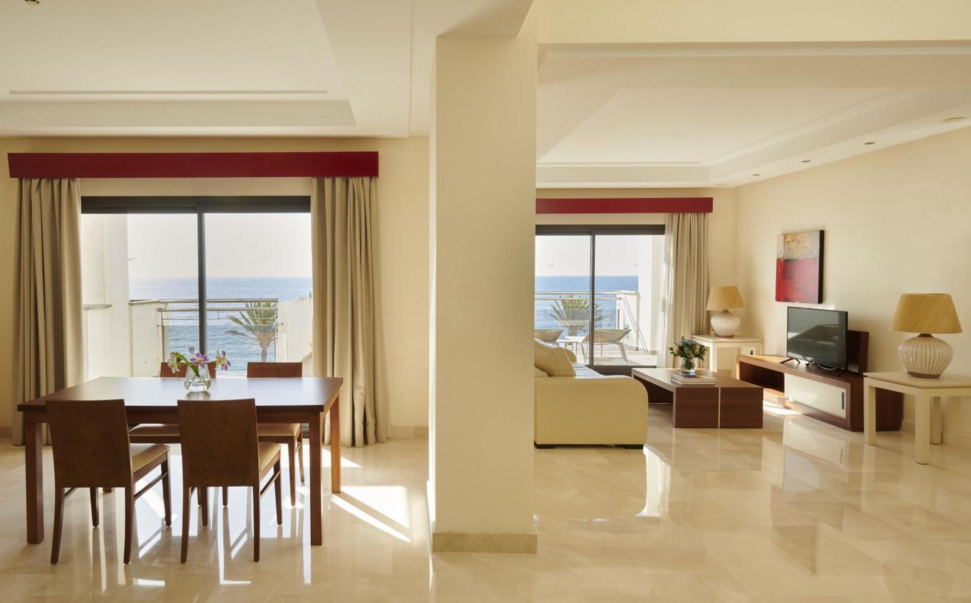& 4* Estepona